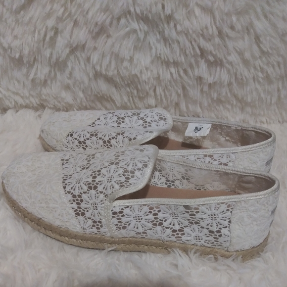 Woman's Floral Lace Espadrilles - Picture 4 of 7